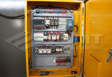 电控箱.jpg 电控箱.jpg