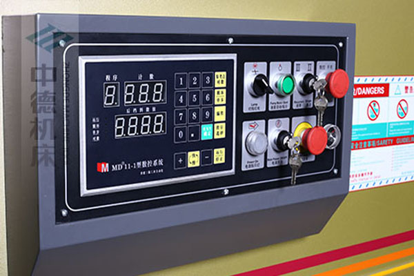 ZDG-632接纳MD11简略单纯数控体系.jpg ZDG-632接纳MD11简略单纯数控体系.jpg