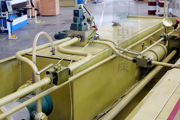 ZDG-632液压体系全金属管套毗连,优良在于细节.jpg ZDG-632液压体系全金属管套毗连,优良在于细节.jpg